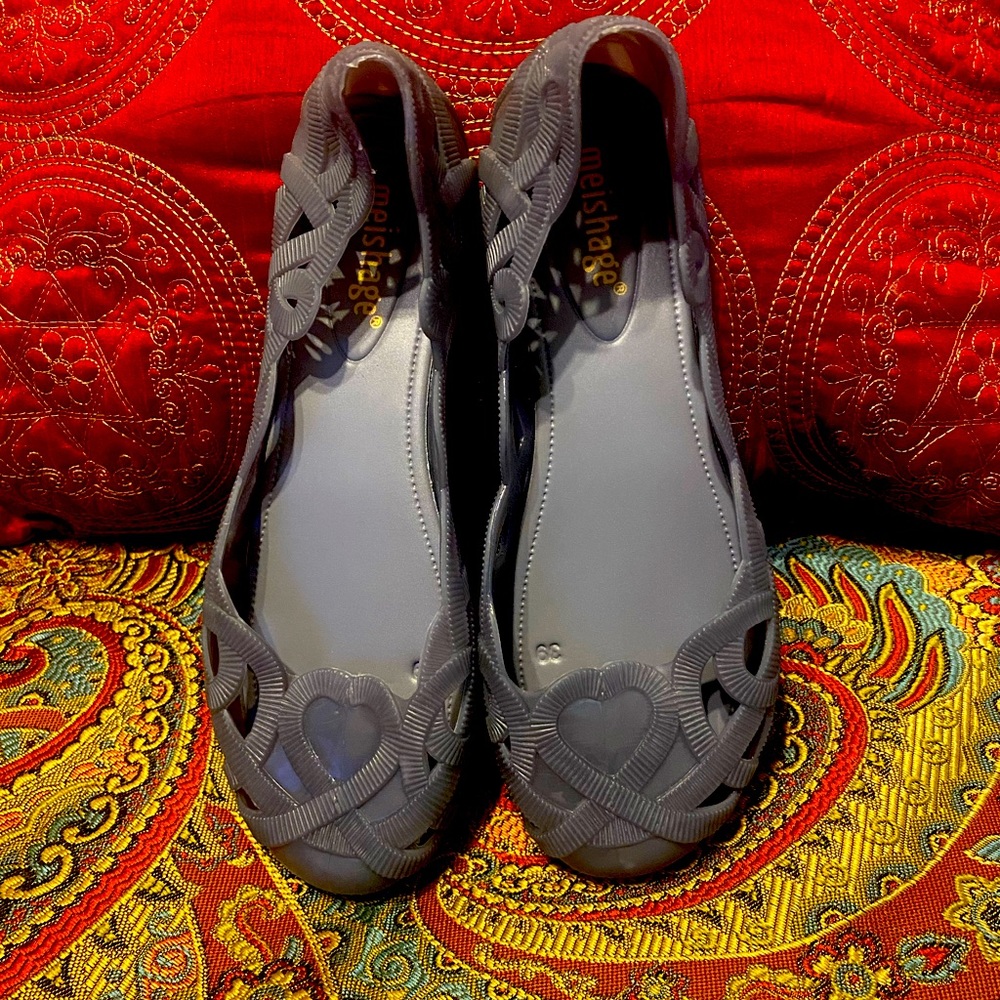 Brand new grey size 8 jelly flats